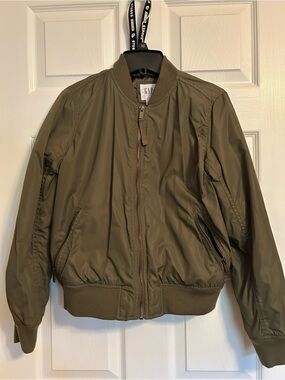!!NWOT!! WOMEN’S GAP BOMBER SZ XSMALL RETAIL $129
